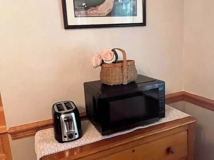 Aamiaismajoitus (B&B) The Inn At Woodsong Acres