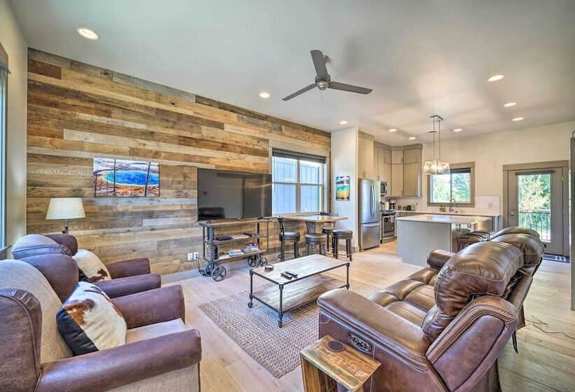 Bozeman Stand Alone Home W/ River Access!