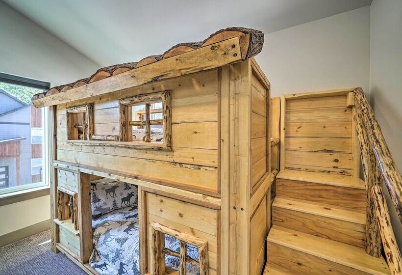 Bozeman Stand Alone Home W/ River Access!