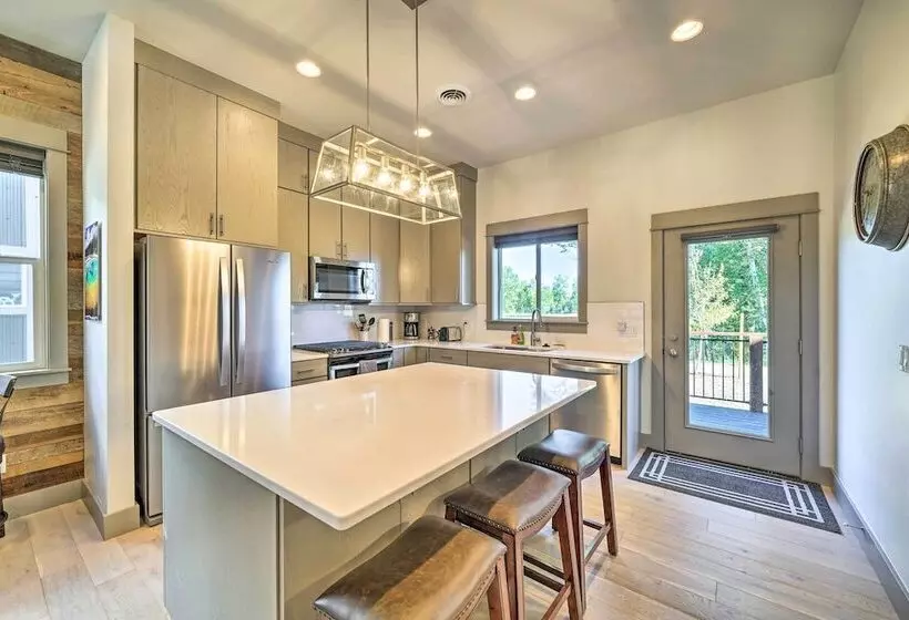 Bozeman Stand Alone Home W/ River Access!