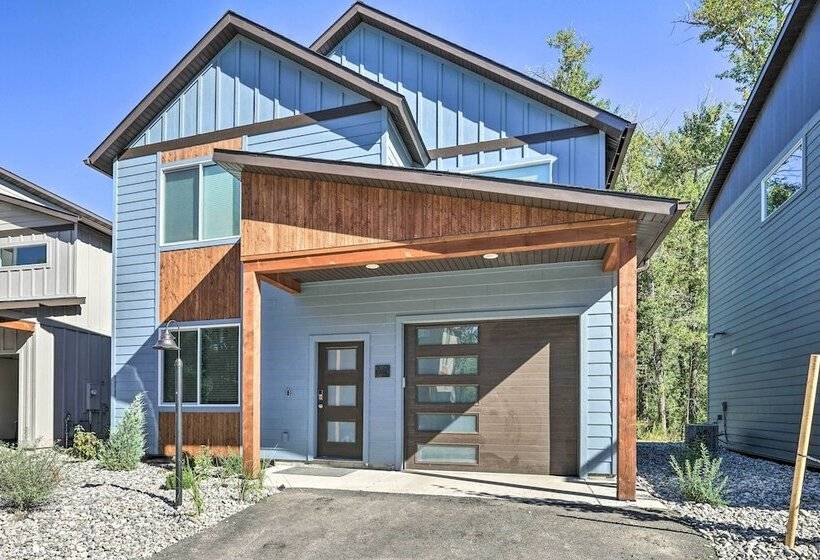 Bozeman Stand Alone Home W/ River Access!