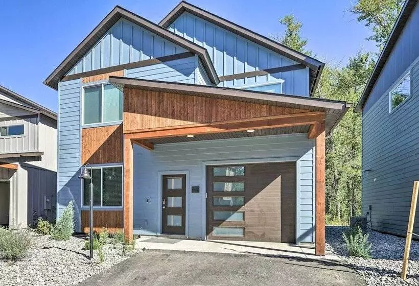 Bozeman Stand Alone Home W/ River Access!