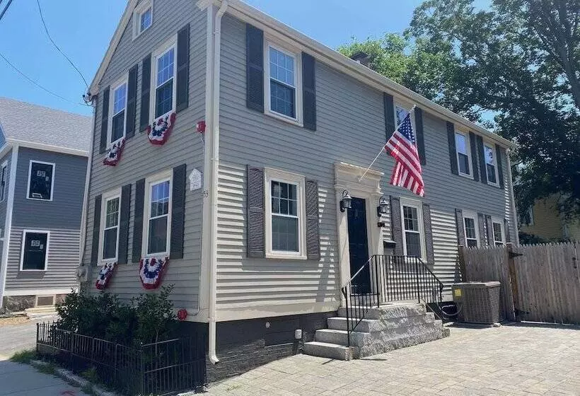 Hostelli Silsbee S By Daniels House