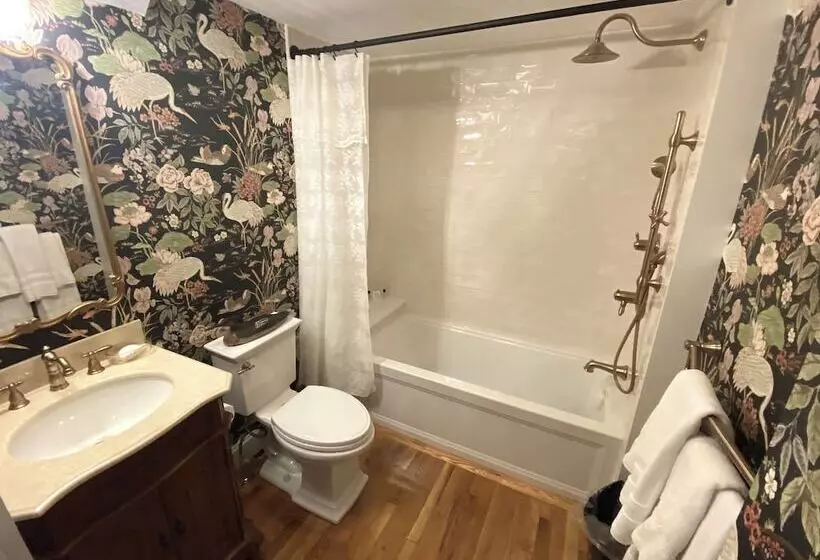 Hostelli Silsbee S By Daniels House