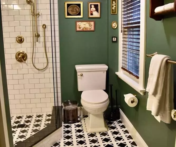 Hostelli Silsbee S By Daniels House