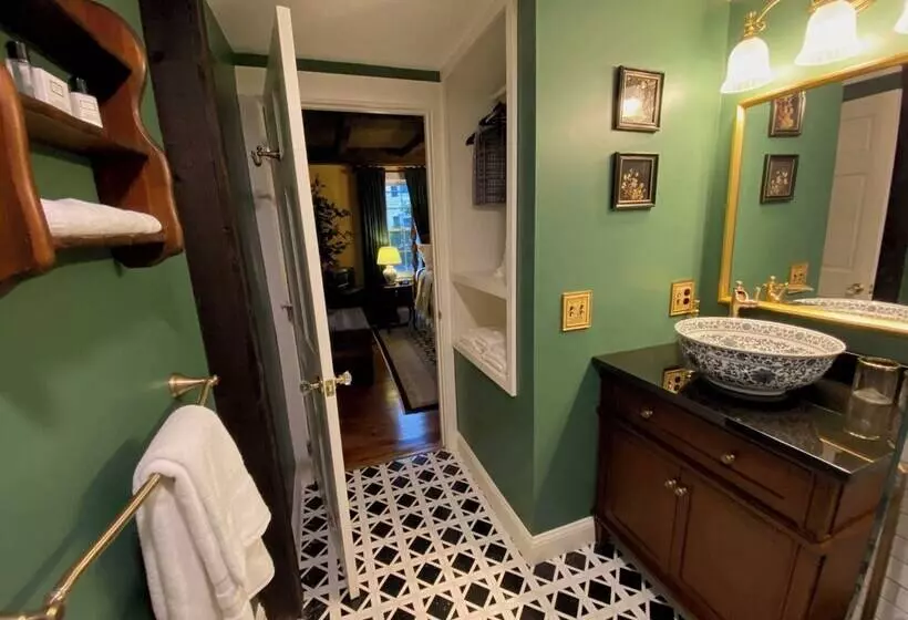 Hostelli Silsbee S By Daniels House