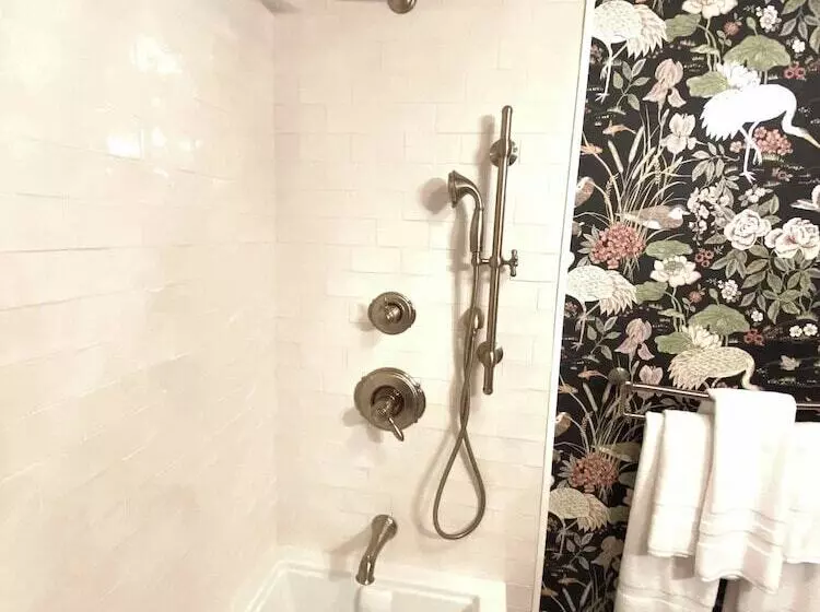 Hostelli Silsbee S By Daniels House