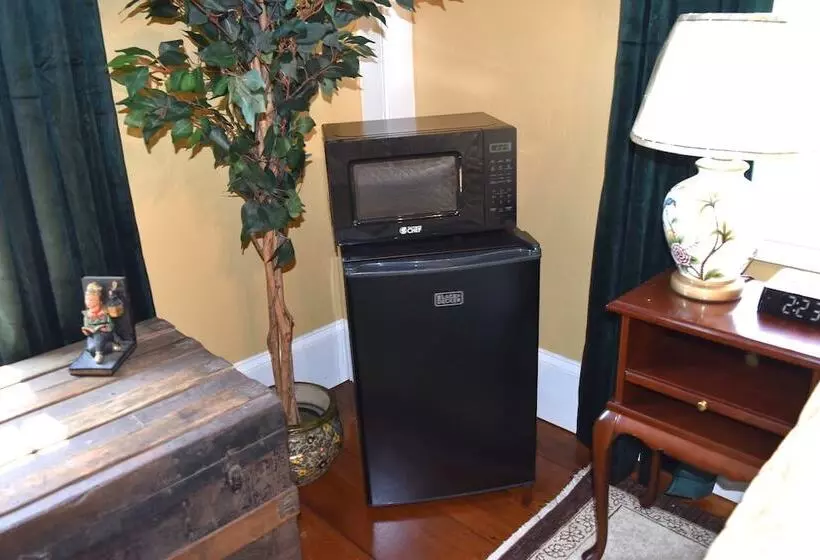 Hostelli Silsbee S By Daniels House