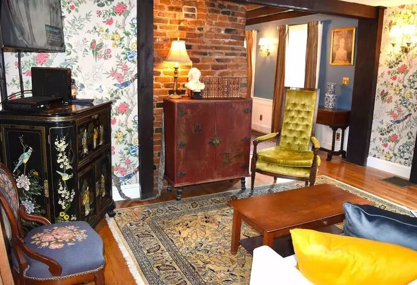 Hostelli Silsbee S By Daniels House