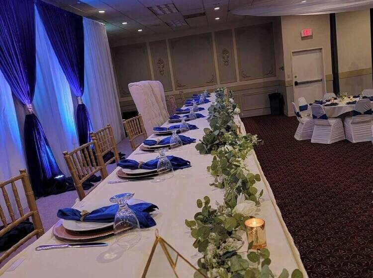 Отель Crookston Inn & Convention Center