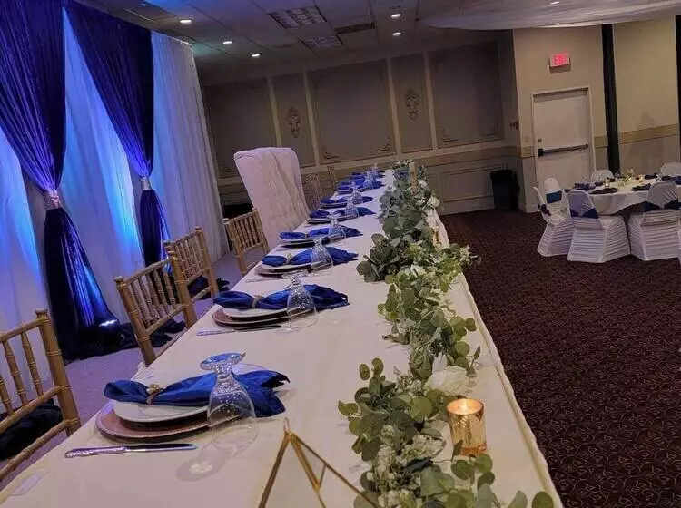 Hotelli Crookston Inn & Convention Center