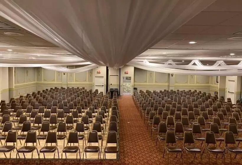 Hotelli Crookston Inn & Convention Center