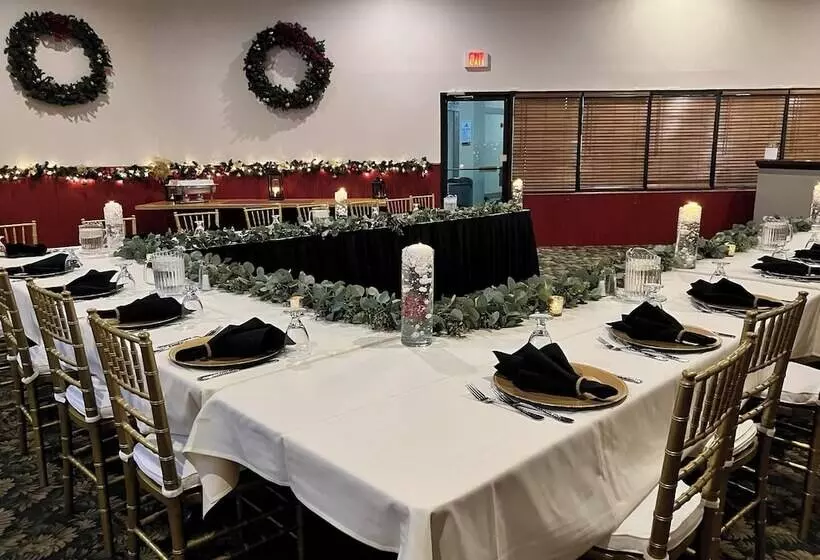 Hotelli Crookston Inn & Convention Center