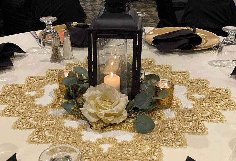 Отель Crookston Inn & Convention Center