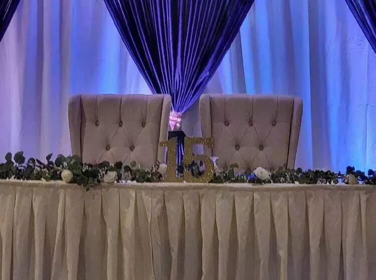 Hotelli Crookston Inn & Convention Center