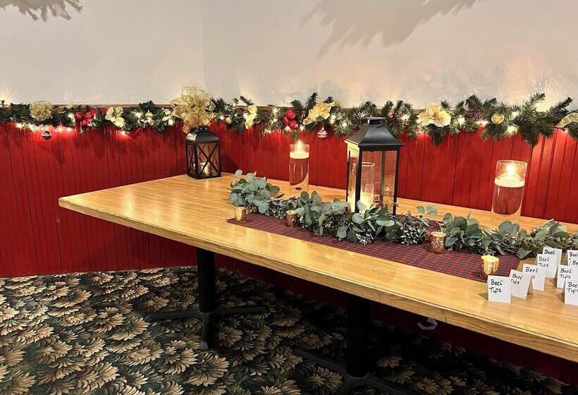 Отель Crookston Inn & Convention Center