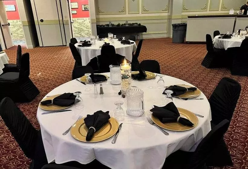 Hotelli Crookston Inn & Convention Center