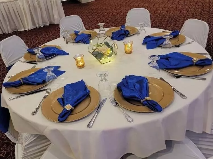 Hotelli Crookston Inn & Convention Center