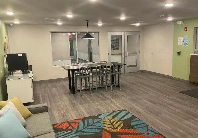 ホテル Woodspring Suites East Lansing University Area