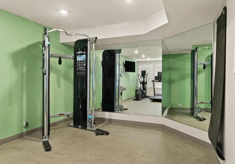ホテル Woodspring Suites East Lansing University Area