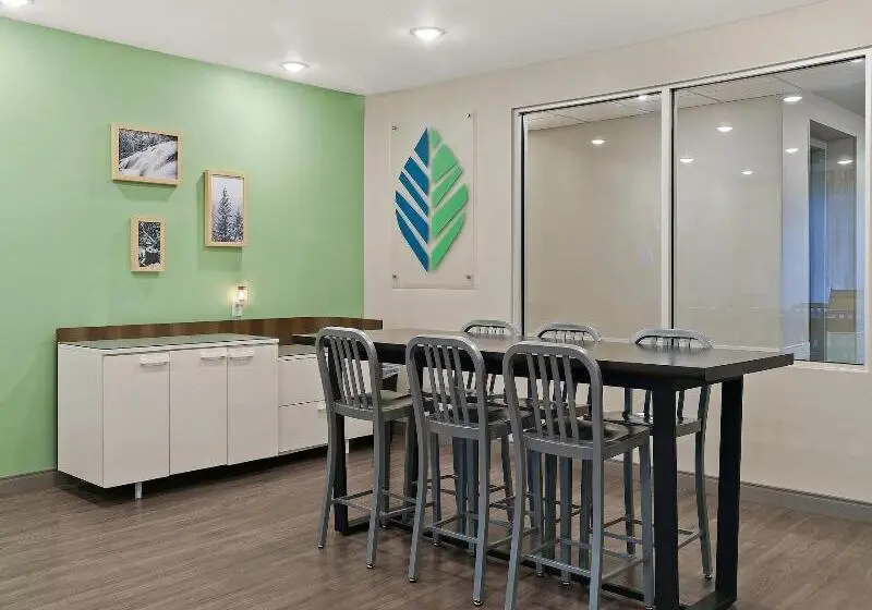 ホテル Woodspring Suites East Lansing University Area