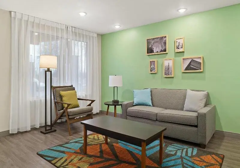 ホテル Woodspring Suites East Lansing University Area