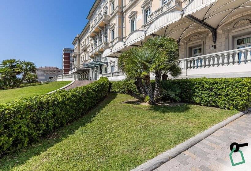 هتل Hotiday Room Collection Livorno Mascagni