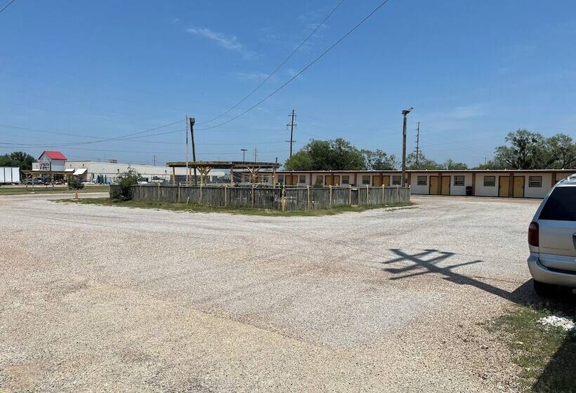 فندق على الطريق Ballinger Inn