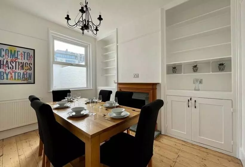 Residenssi Hastings Stunning Town Centre 2 Bed House