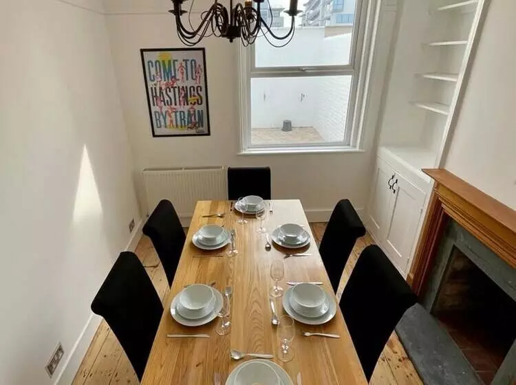 Residenssi Hastings Stunning Town Centre 2 Bed House