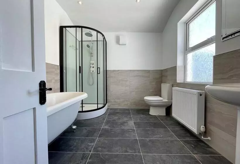 Residenssi Hastings Stunning Town Centre 2 Bed House