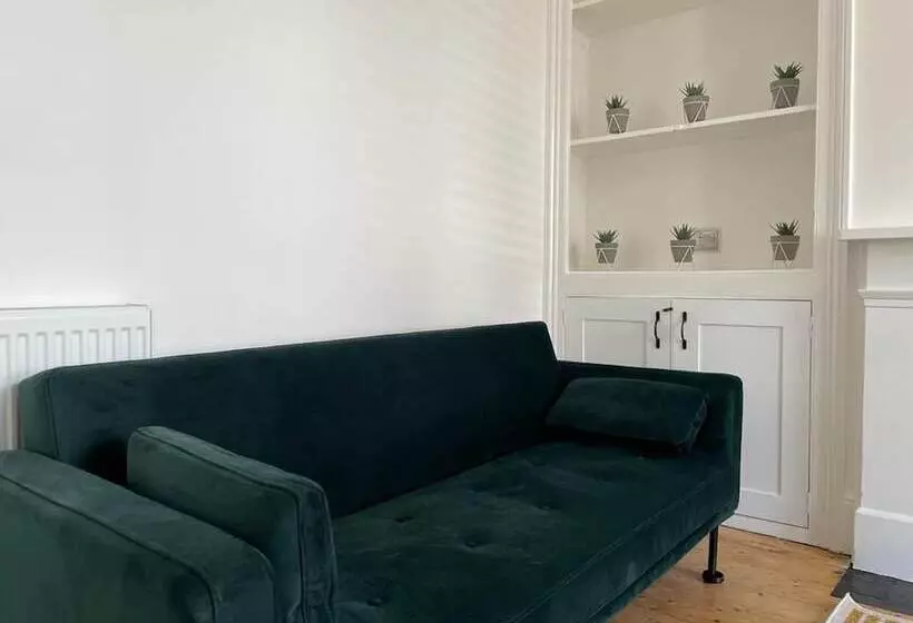 Residenssi Hastings Stunning Town Centre 2 Bed House