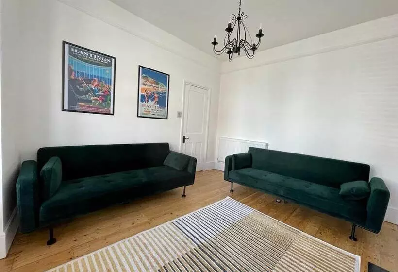 Residenssi Hastings Stunning Town Centre 2 Bed House