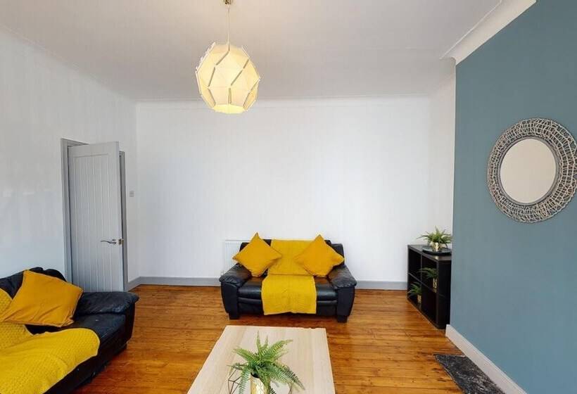 דירת נופש Stunning City Centre Uni Town House