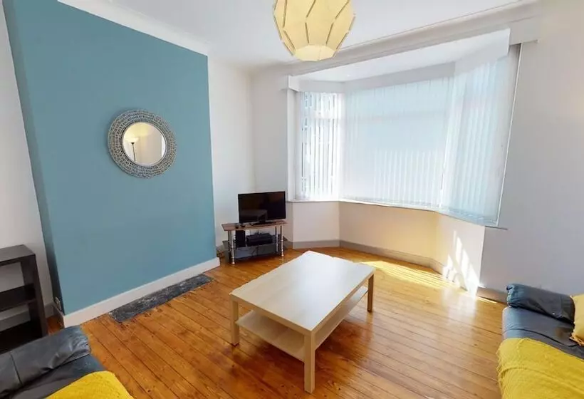 Residenssi Stunning City Centre Uni Town House