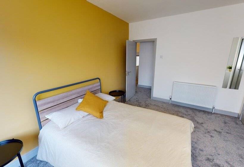 דירת נופש Stunning City Centre Uni Town House