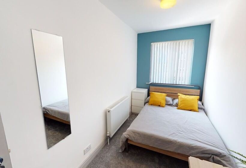 דירת נופש Stunning City Centre Uni Town House