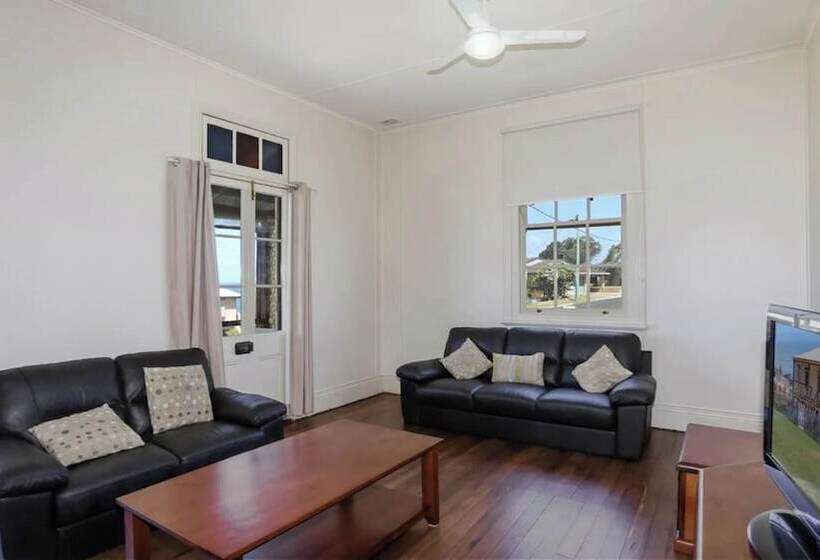 Reflections Yamba Lighthouse Cottages