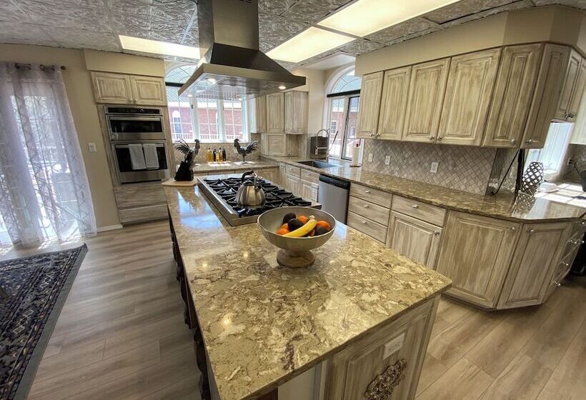 تختخواب و صبحانه Toad Hall Manor