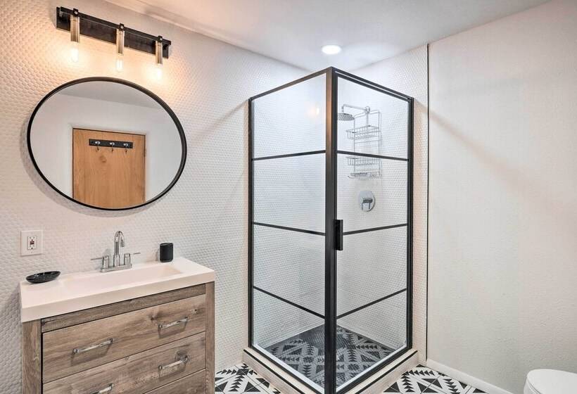 Casa Al Reves Pueblo Style House With Views!