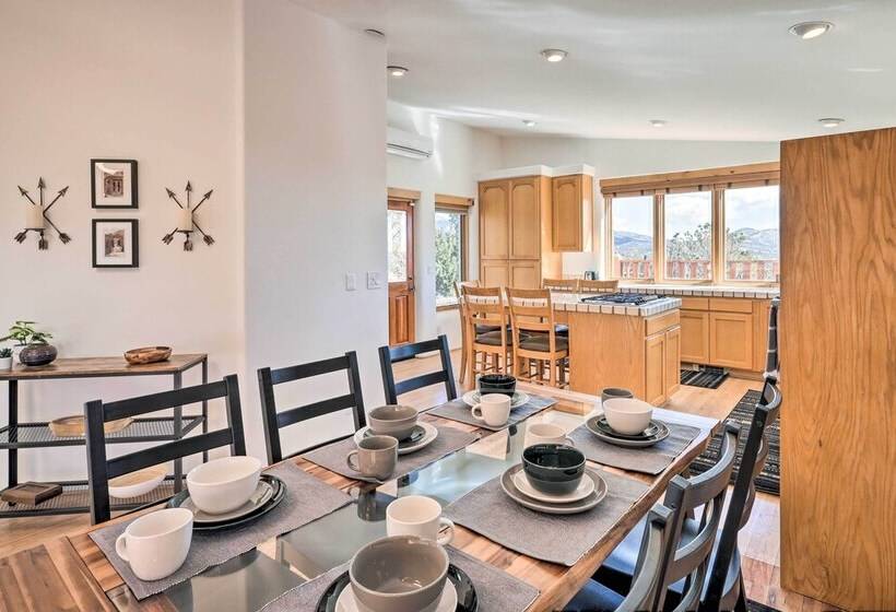 Casa Al Reves Pueblo Style House With Views!
