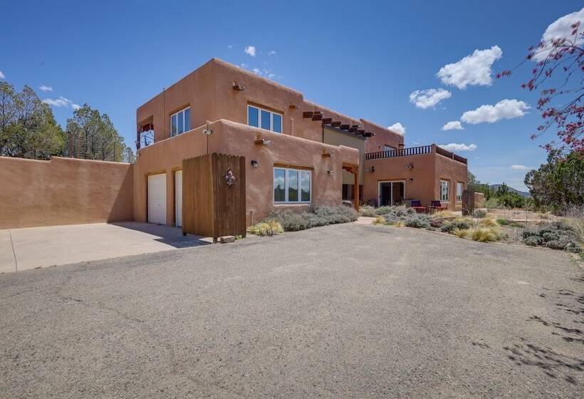 Casa Al Reves Pueblo Style House With Views!