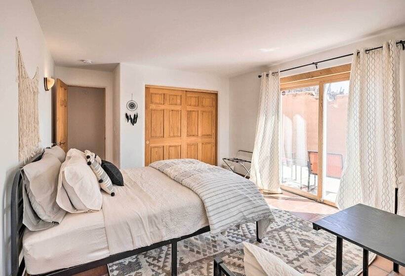 Casa Al Reves Pueblo Style House With Views!