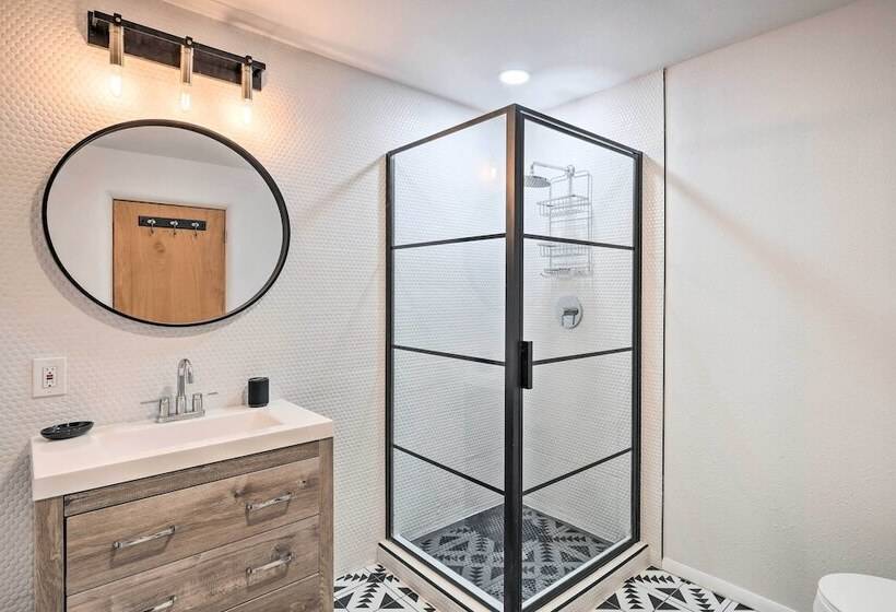 Casa Al Reves Pueblo Style House With Views!