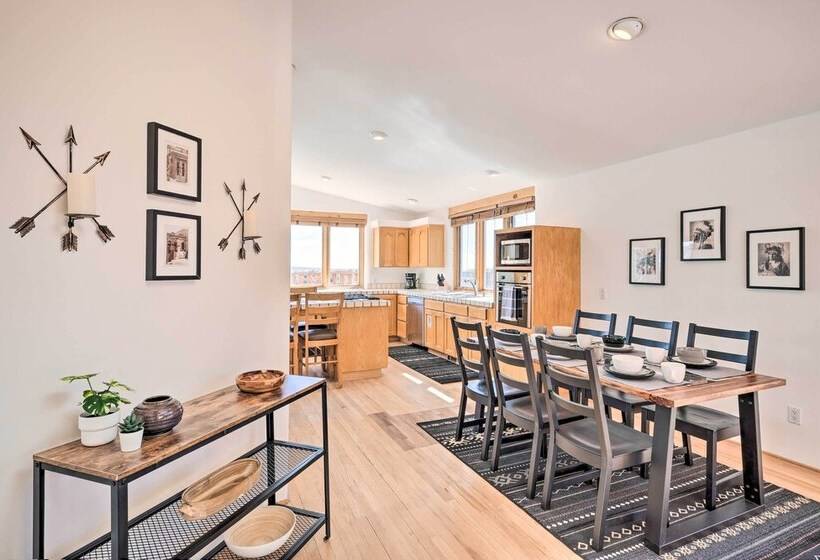 Casa Al Reves Pueblo Style House With Views!