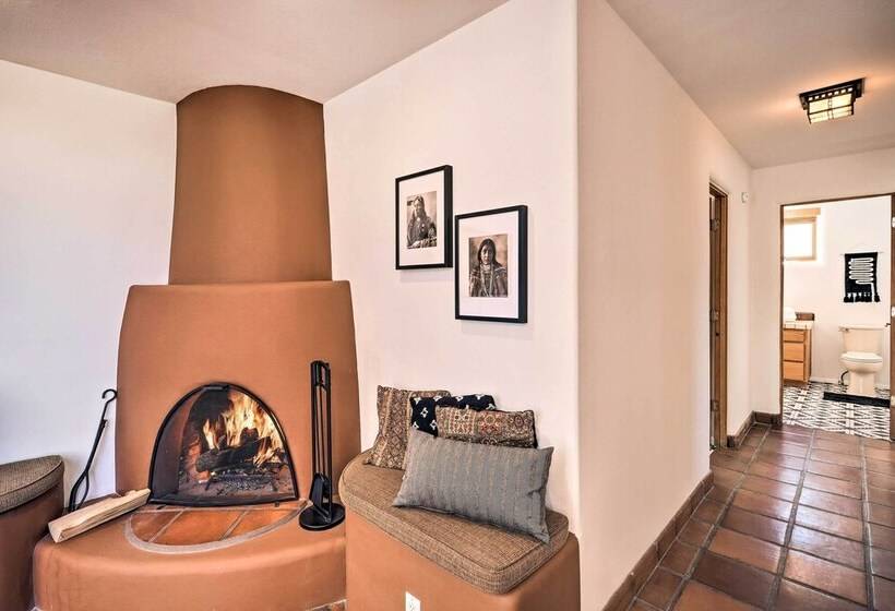 Casa Al Reves Pueblo Style House With Views!