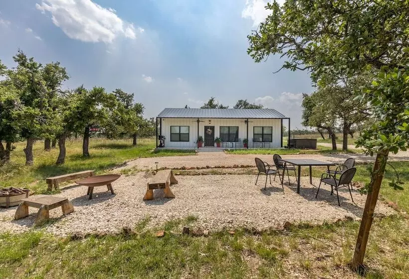 La Casita: Hot Tub & Firepit, 15 Min To Fred!