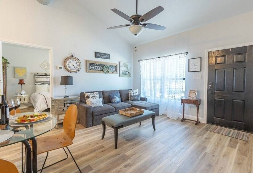 La Casita: Hot Tub & Firepit, 15 Min To Fred!