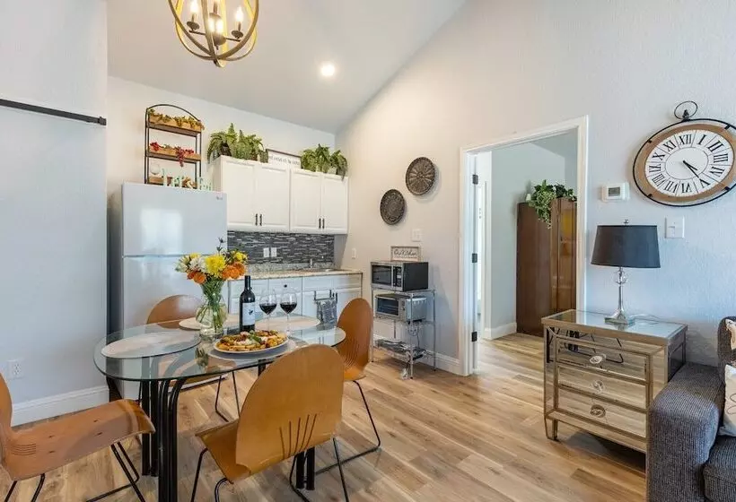 La Casita: Hot Tub & Firepit, 15 Min To Fred!