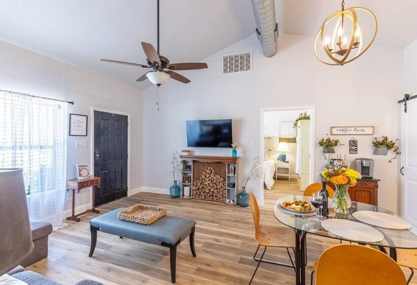 La Casita: Hot Tub & Firepit, 15 Min To Fred!